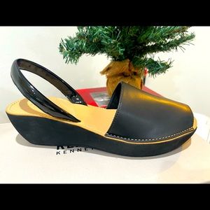 Black Casual Sandals by Kenneth Cole Reaction - size 8